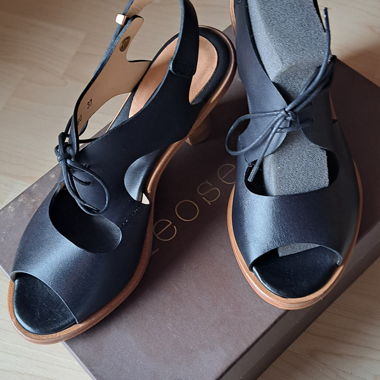 Schwarze Ledersandalen Grösse 37