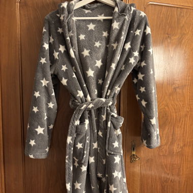 Peignoir moelleux avec des étoiles