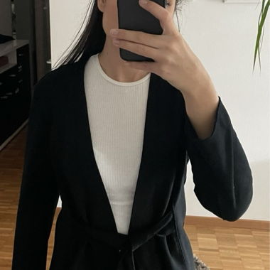 Veste Zara noire ceinturée élégante XS