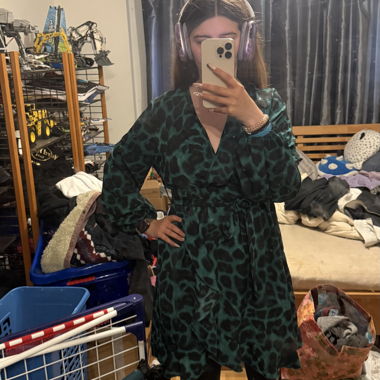 Robe verte à imprimé léopard