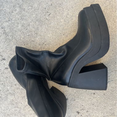 Bottes noires à talons bloc plateforme