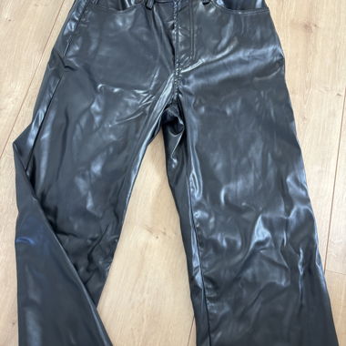 Pantaloni neri in ecopelle