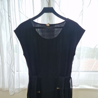 Schwarzes Kleid