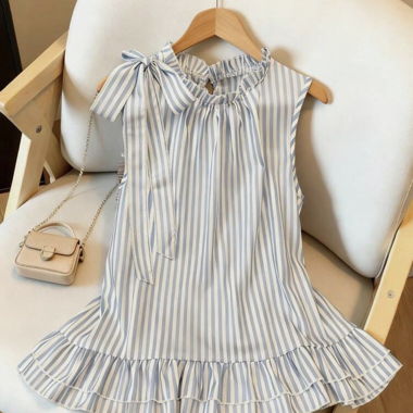 Robe de bébé rayée