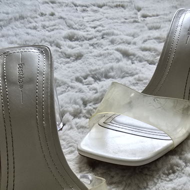 Mules à talons transparentes