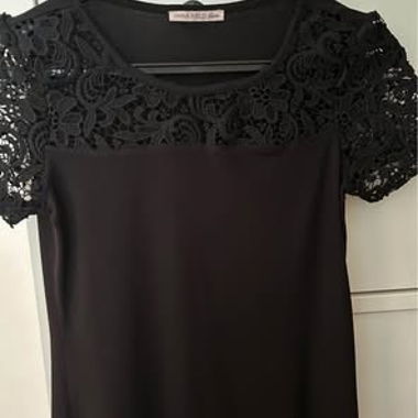 Top noir en dentelle