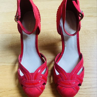 Rote Pumps