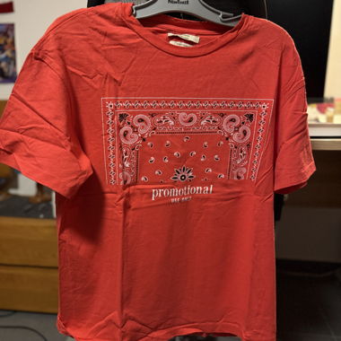 T-shirt rosso Pull&Bear