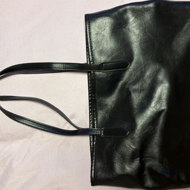 Schwarze Kunstleder-Tasche