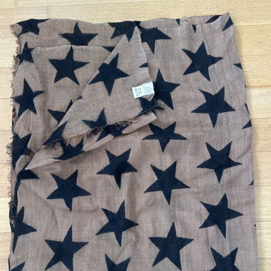 Sciarpa con stampa stelle nera e marrone