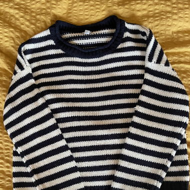 Gestreifter Strickpullover 