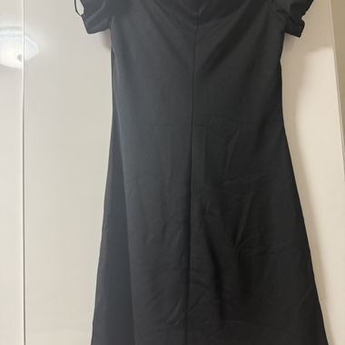 Schwarzes Off-Shoulder Kleid