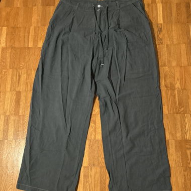 Dunkelblaue weite Stoffhose