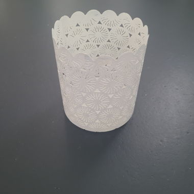 Vasetto decorativo in metallo bianco