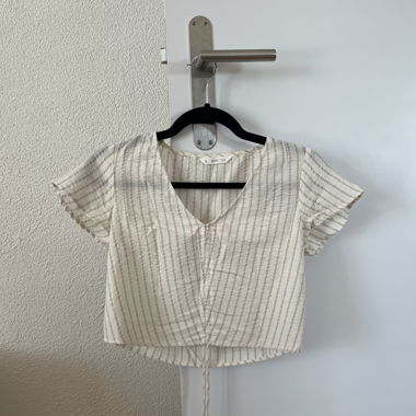 Semi-transparentes beiges Crop-Top mit hellbraunen Streifen