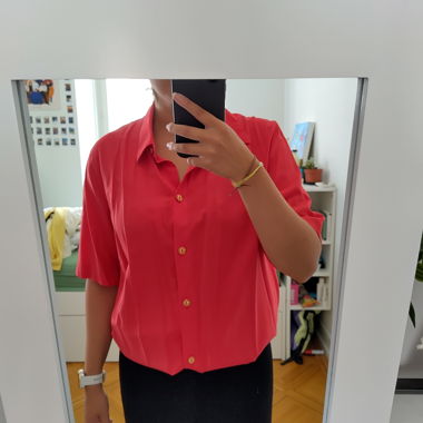 Red short-sleeve blouse