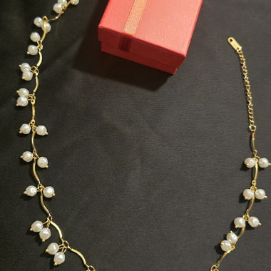 Collana di perle dorate