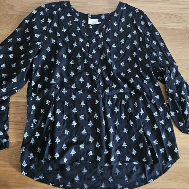 Blusa con stampa di alberi di Natale