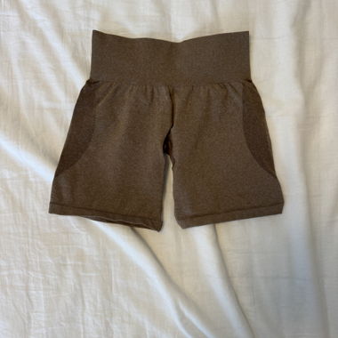 Shorts de sport bruns NVGTN