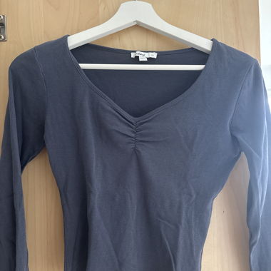 Dunkelblaues Subdued Top