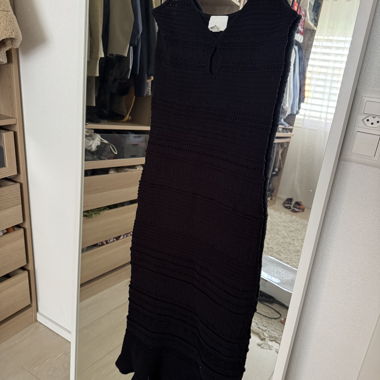 Robe noire sans manches