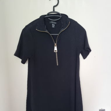 Schwarzes Kleid