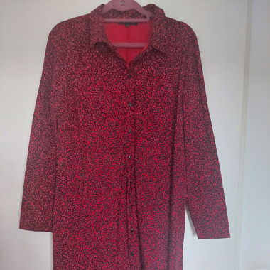 Robe chemise midi imprimé rouge et noir