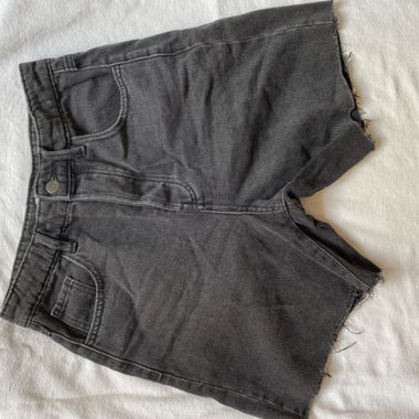 Short noir