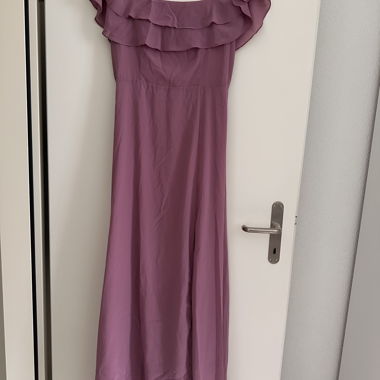 Langes lila Sommerkleid