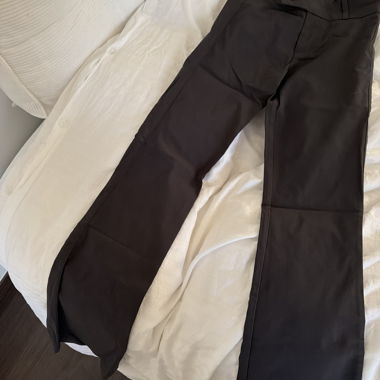 BOOTCUT BERSHKA Set aus Grau-Schwarz 
