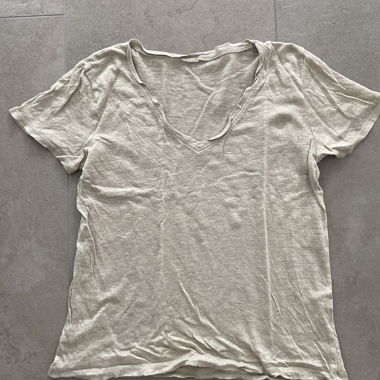 T-shirt en lin vert à encolure en V