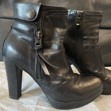 Bottines femme cuir noir à talons hauts - T. 35
