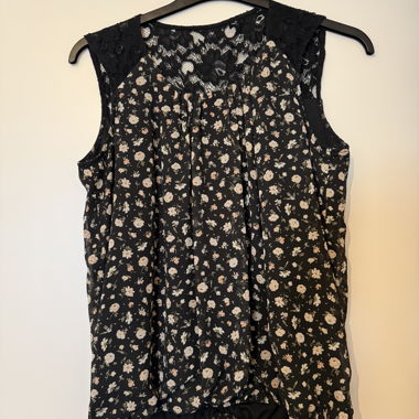 Top floreale nero senza maniche