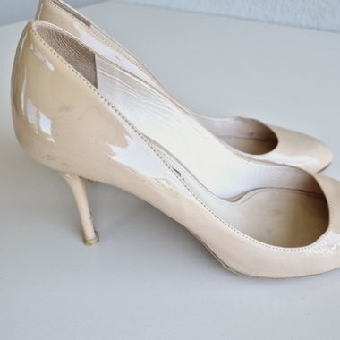 Escarpins en cuir verni Prada