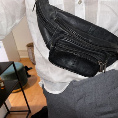 Bauchtasche aus Leder mit vielen Fächern