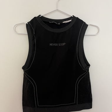 Schwarzes ärmelloses Top