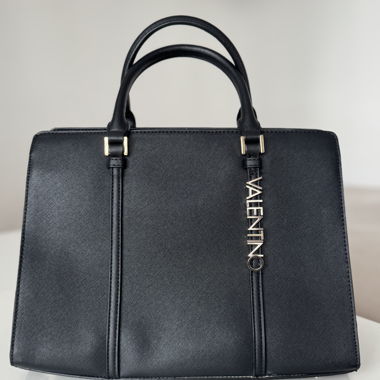 Elegant Valentino Bag – black, rarely used