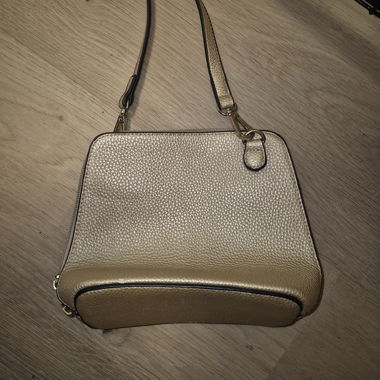 Piccola borsa a tracolla color oro