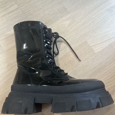 Coole Winter Lack Plateau Boots