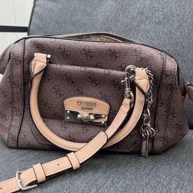 Borsa a mano GUESS marrone