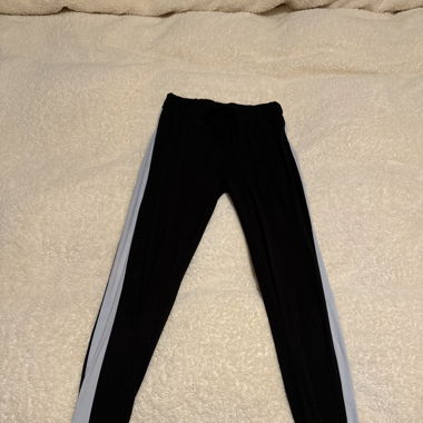Leggings mit grauem Streifen an der Seite