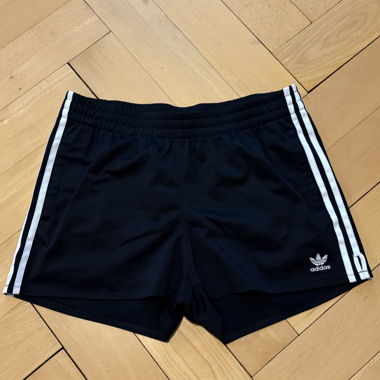 Pantaloncini Adidas neri con righe