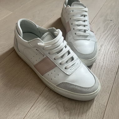 White AXEL ARIGATO Sneakers
