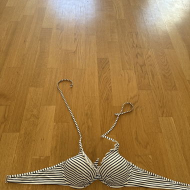 Haut de bikini rayé