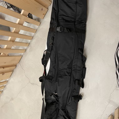 Snowboard mit Schuhe und Bindung 