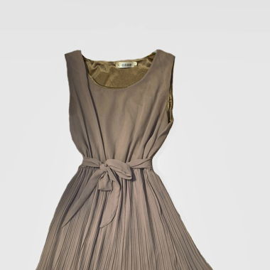 Robe rose courte plissée 