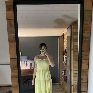 Hellgelbes Trägerkleid