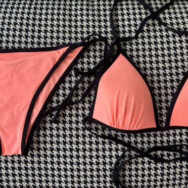Bikini rosa corallo e nero