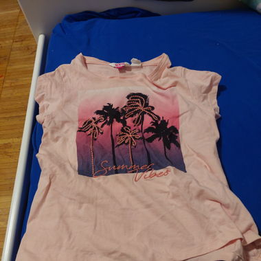 T-shirt mit einer palme drauf grösse 7-8 