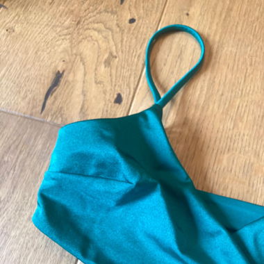 Grüner Wickelbikini